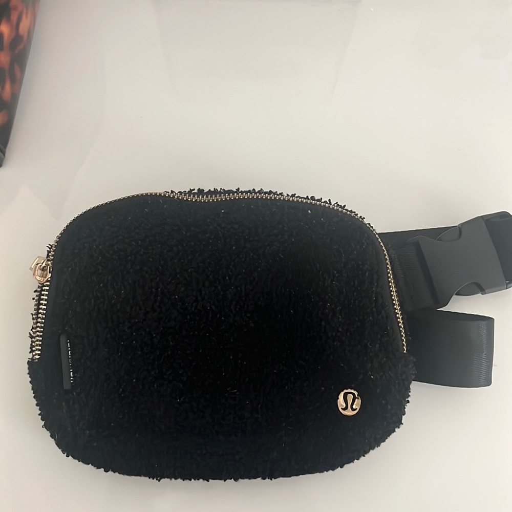 Lulu lemon Sherpa everywhere belt bag